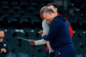 氛圍太好了！快船官推曬訓練照：全員面帶笑容 小卡兩次上鏡