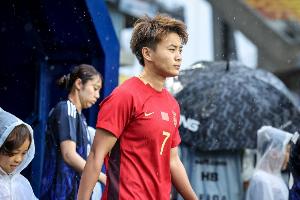 王霜：如果能在偶像C羅踢球的國(guó)家獲獎(jiǎng)，那對(duì)我來說非常開心