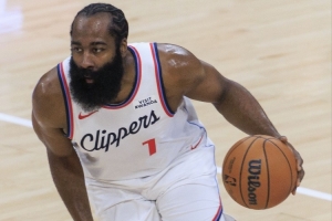 三節(jié)劃水打個卡！哈登10中4&三分6中0拿到8分3板3助1斷