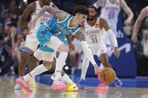 別人都是長高！黃蜂全是變矮！7位黃蜂球員官方數(shù)據(jù)身高縮水