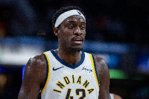 身陷犯規(guī)麻煩！西亞卡姆半場5中3得9分2板4助 已身背4犯了