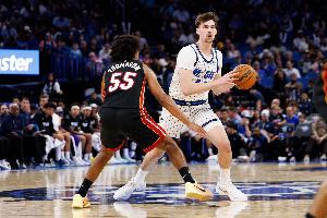 湖人舊將！Scotto：魔術(shù)計(jì)劃與科林-卡斯?fàn)栴D簽下一份雙向合同