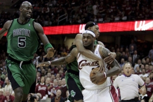 詹母曾想為兒子出頭對自己動手？皮爾斯：我只是阻止了他上籃