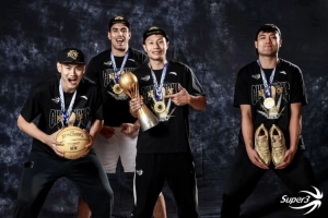 「久」志凌云，「事」在必得！上海久事冠軍定妝照新鮮出爐！