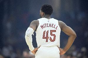 Spears：上賽季淘汰后米切爾深受打擊 他和隊友提前幾周開始訓(xùn)練