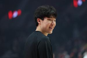 楊瀚森：在波特蘭吃得已經(jīng)麻木了 青島城陽的燴面挺好吃的