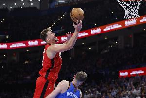 媒體人：申京表現(xiàn)妥妥的約基奇級別 亞歷山大證明了MVP的實力