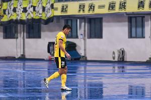 辱罵裁判！張呈棟遭西海岸和中足聯(lián)重罰 共罰10萬+停5場+隊(duì)內(nèi)三停