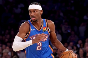 美記：亞歷山大面對(duì)最好防守者阿門穩(wěn)穩(wěn)命中跳投 MVP級(jí)別表現(xiàn)