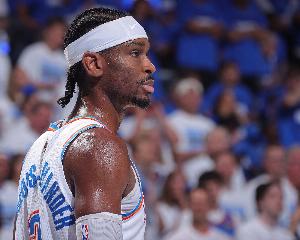 大閘！SGA死亡貼防伊森！造成火箭24秒違例失誤