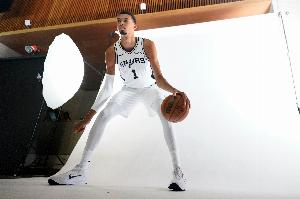 沒投三分！Skip：文班展現(xiàn)強(qiáng)大攻防實(shí)力 我就說(shuō)他少投三分就好了