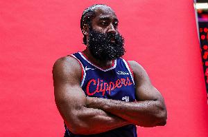 苦苦支撐！哈登半場9投5中拿到全隊最高13分6助 正負值-24