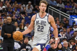 攻防都出色！小瓦格納半場(chǎng)9中7&三分3中2轟下19分2板2斷