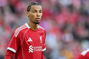 在歐戰(zhàn)為法蘭克福取得進(jìn)球+攻破球門，?；倏耸菤v史首人