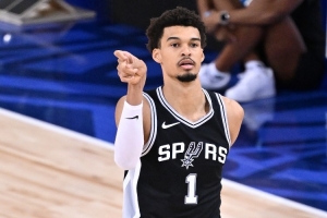 媒體人：地球人誰(shuí)能阻止文班？少林寺的含金量可不是吹的