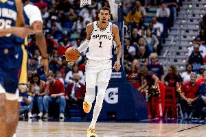 司機(jī)：文班打球就像打電游 他恨不得把籃筐周?chē)囊磺卸伎圻M(jìn)去