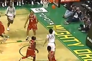 很帥啊！林葳接手遞手傳球順勢(shì)轉(zhuǎn)身擺脫防守 瀟灑上籃絲滑得分