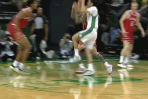 腦后長(zhǎng)眼！林葳頂著兩人防守 腦后no look pass妙傳隊(duì)友德米爾