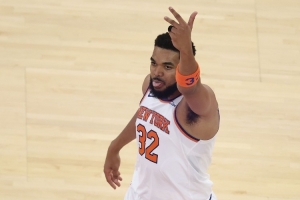 股四頭肌二級(jí)拉傷！名記：預(yù)計(jì)尼克斯會(huì)給唐斯一些休息日以便恢復(fù)