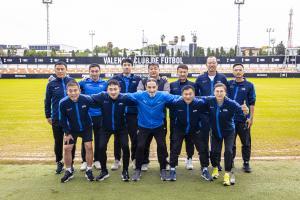 上海申花點(diǎn)球取勝捧杯，首屆“錢潮杯”國(guó)際青少年足球邀請(qǐng)賽收官