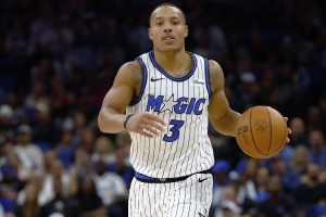 防守不力！貝恩17投10中空砍24分 對位76人后衛(wèi)群吃到六次犯規(guī)