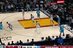 玩起來了！三球各種花里胡哨運(yùn)控+拉桿妙傳 曼恩三分一箭穿心