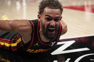 被壓膝蓋！Haynes：特雷-楊明日接受MRI檢查 以確定傷情嚴(yán)重程度