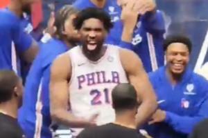 憋壞了！逆轉(zhuǎn)后恩比德&替補(bǔ)席噴垃圾話+疑似不雅動(dòng)作反擊奇才球迷