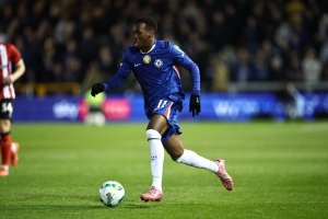 TA：切爾西再次暴露防線弱點，吉滕斯、桑托斯的表現(xiàn)值得肯定