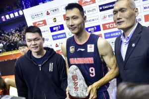 7年前的今天：廣東男籃球星易建聯(lián)迎來(lái)CBA萬(wàn)分里程碑