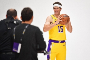 馬健談里夫斯壓哨絕殺：看來(lái)湖人有2個(gè)東契奇啊 那要詹姆斯干嘛？