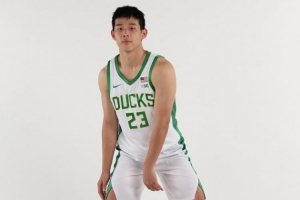 6投1中！媒體人：林葳被雙人包夾&擠掩護去拼命防守 克制了出手數(shù)