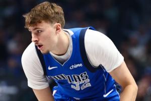 ??打后衛(wèi)不好使啊！狀元弗拉格全場(chǎng)14中3 拿到16分8板4助