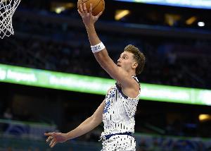 狀態(tài)火熱！小瓦格納半場10中6轟下20分1板4助1斷