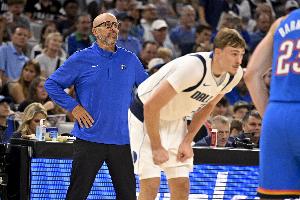 弗拉格打控衛(wèi)！基德：出于球隊(duì)傷病考量 想讓他在4月比賽時(shí)能抗壓