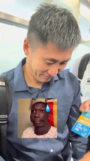 高人氣！馬寧被球迷圍住要簽名：馬老師，蘇超激烈還是中超激烈？