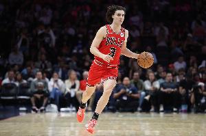 吉迪公牛生涯第8次砍三雙隊史第三！僅次于喬丹28次&皮蓬15次