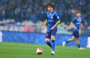 東體：謝鵬飛、戴偉浚亞冠能否出場，要看斯盧茨基的打法安排