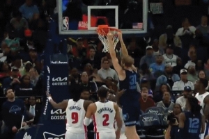 莫蘭特突破分球 蘭代爾接球強(qiáng)起雙手隔扣斯圖爾特