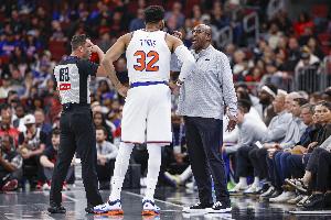 邁克-布朗：唐斯內外線都極具統(tǒng)治力 正逐漸適應球隊新體系