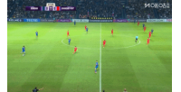 差點(diǎn)丟球！對(duì)方前鋒比素利門前無人盯防，搶點(diǎn)射門打偏