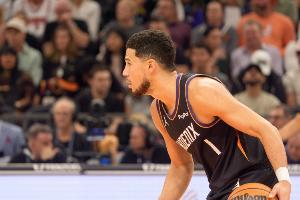 獨(dú)木難支！布克上半場14中6得17分2板1助1斷 罰球5中5&三分3中0