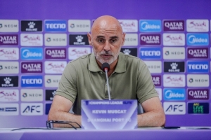 武里南聯(lián)2比0上海海港的賽后新聞發(fā)布會(huì)，主教練穆斯卡特點(diǎn)評(píng)比賽