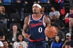 比爾本季能領(lǐng)2473萬 之后連續(xù)4年從太陽領(lǐng)1938萬 明夏有球員選項(xiàng)