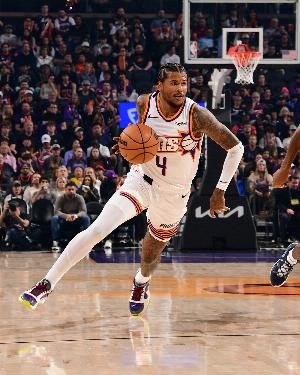 新的開始！杰倫·格林太陽首秀 半場16分2板2助 正負值+7全隊最高