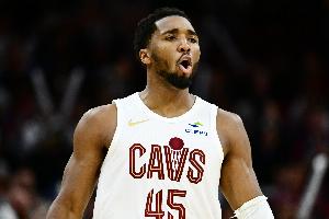 想carry一下！米切爾第三節(jié)單節(jié)12中5砍15分&有3搶斷 前三節(jié)24分