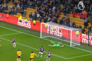 英超10月最佳撲救：伯恩利門將杜布拉夫卡撲出狼隊后衛(wèi)布埃諾射門