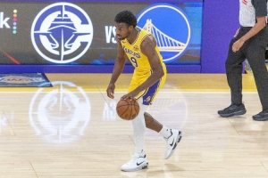 馬?。翰祭誓崾墙裉旌俗钆Φ那騿T 26歲東契奇的防守別像41歲