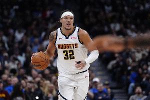 搶?xiě)?！?nèi)史密斯搶板被犯規(guī)平拍倒地 休戰(zhàn)戈登場(chǎng)下抱怨吃T