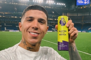 4次長傳全部成功！恩佐當(dāng)選切爾西vs狼隊(duì)英超官方全場最佳球員